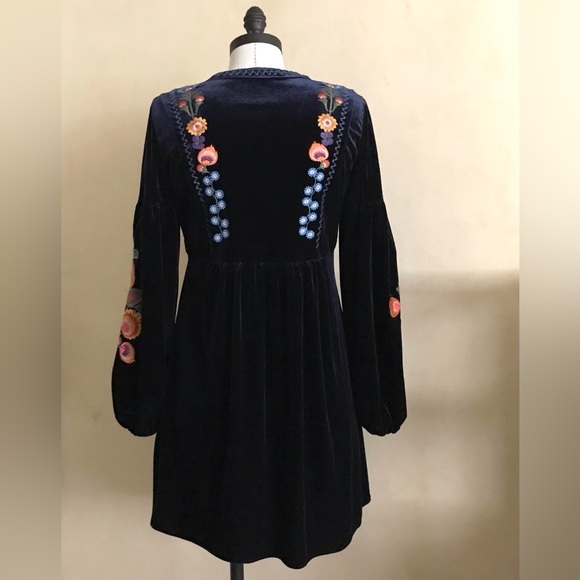 Zara Dark Blue Embroidered Velvet Dress - Picture 4 of 8